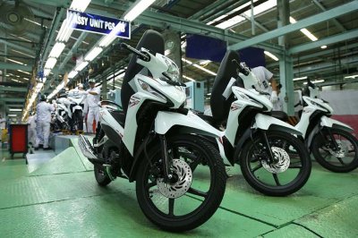 http://www.kricom.id/gambar/berita/2017/10/Honda Revo X-1-35462-400x286.jpg